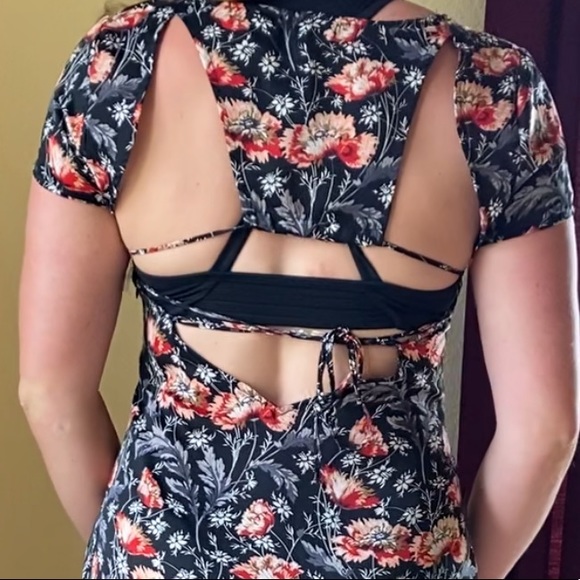 Floral open back dress. - Picture 3 of 11